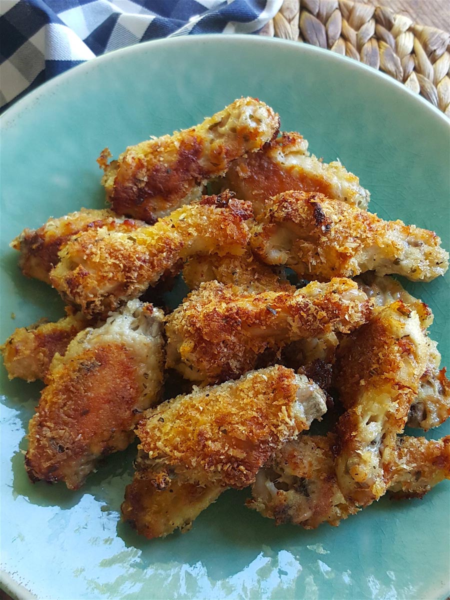 Crispy chicken wings are such a never-fail crowd-pleaser