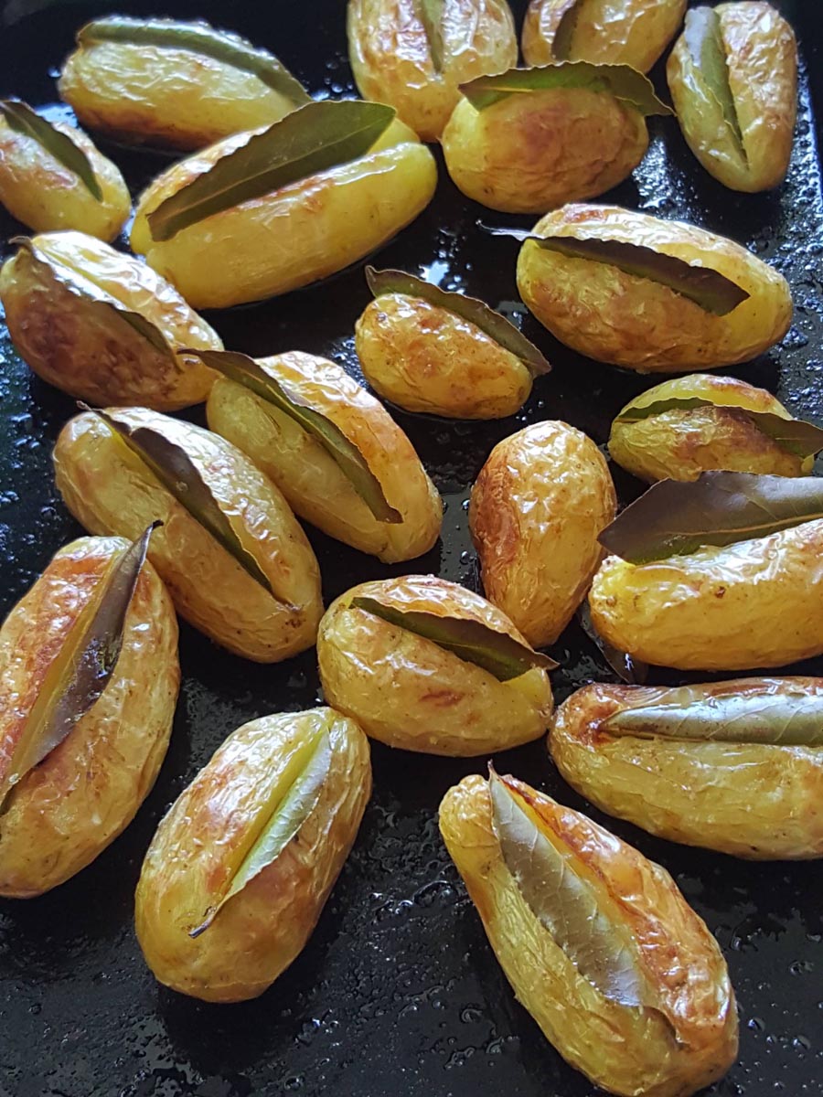 Roasted Potatoes with Bay Leaves 