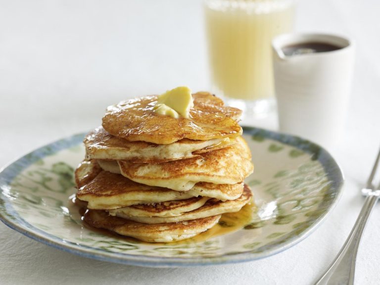 Fluffy Pancakes with Maple Syrup