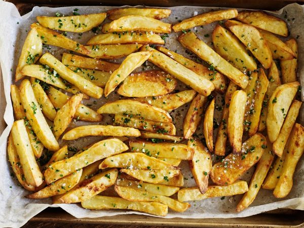 Oven-baked smoked paprika fries