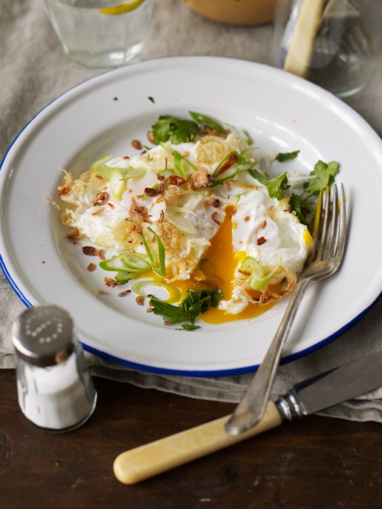 Deep-fried Eggs with Chillies