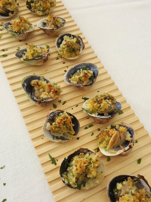 Crunchy topped clams