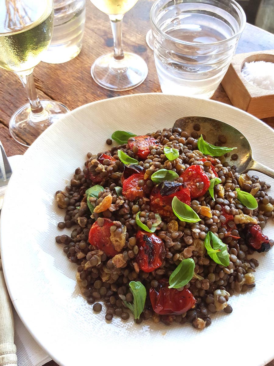 Lentil salad with roasted tomatoes