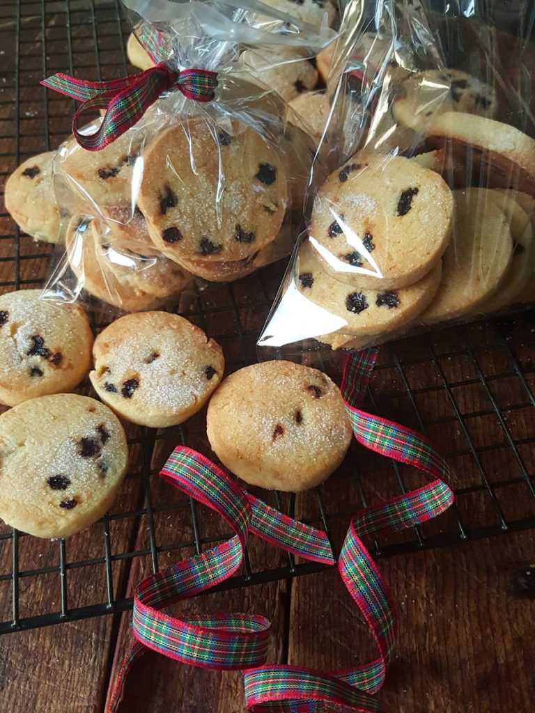 Refrigerator Cookies – bake them fresh!