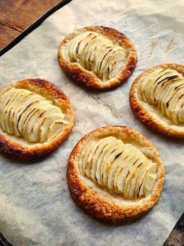 Apple galettes baked