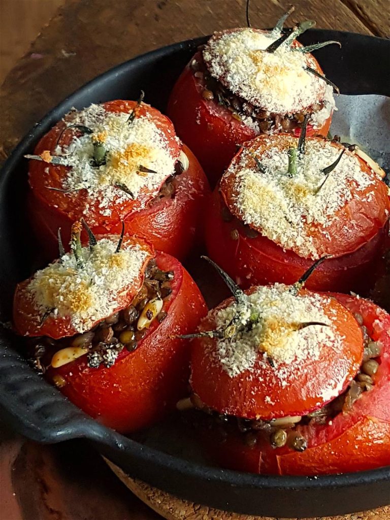Baked Tomatoes Stuffed with Lentils