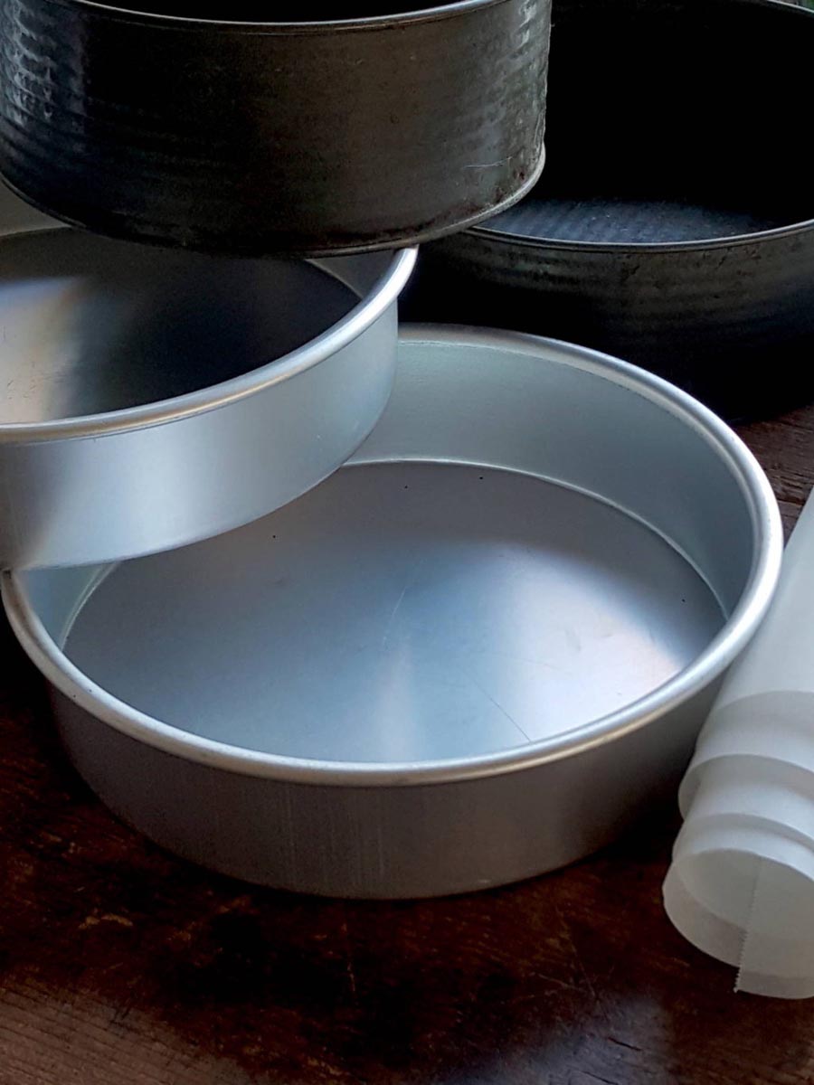 Cake Tins Read About The Best Cake Tin pan To Buy How To Look After