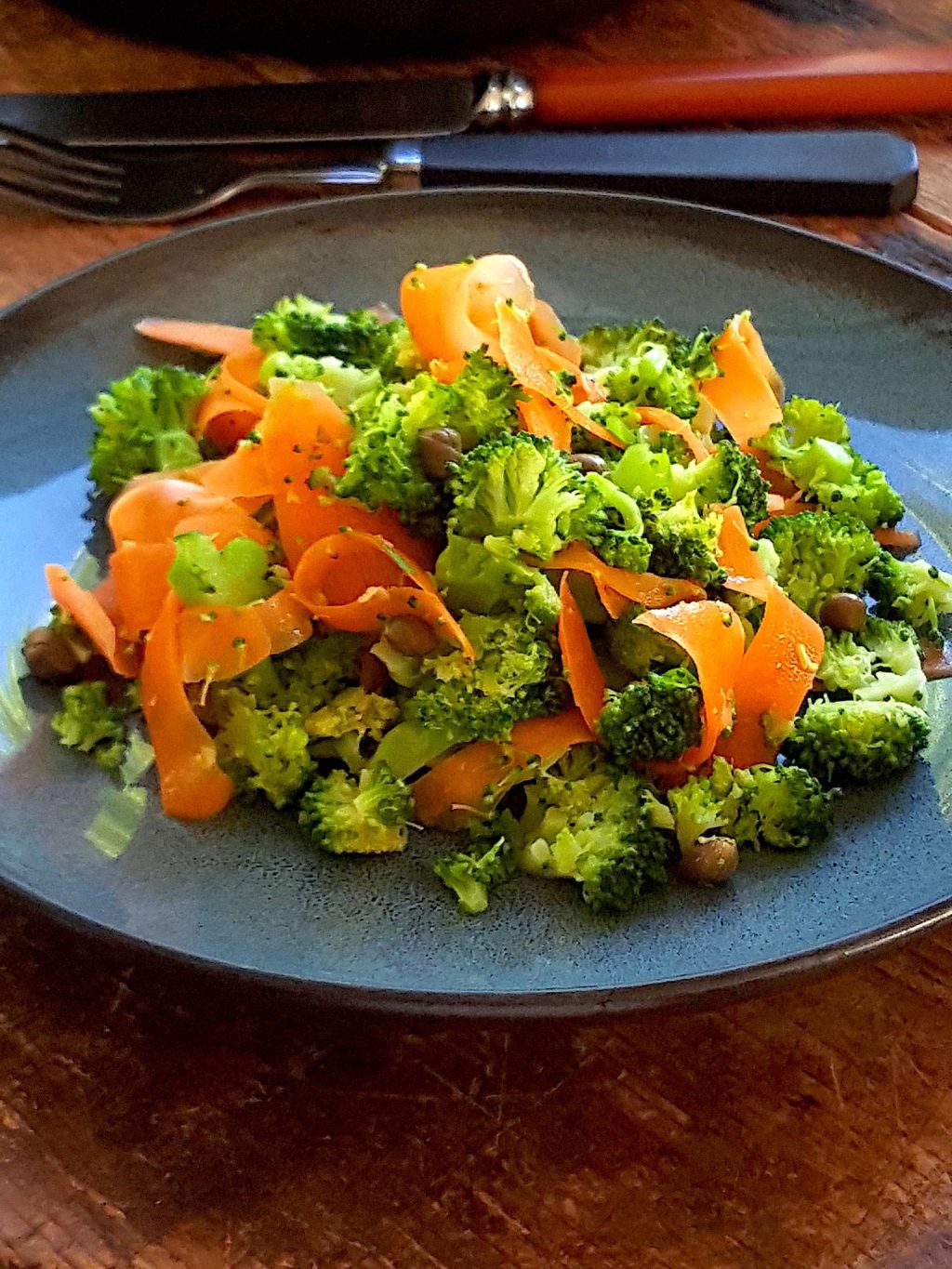 Winter salad with broccoli