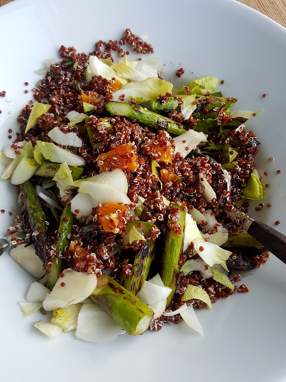Red Quinoa dengan Charred Asparagus