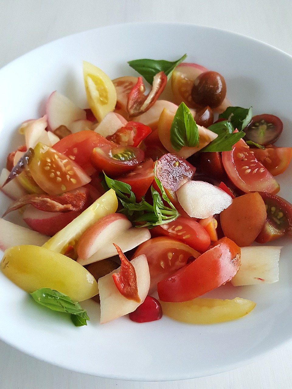 Persik Putih & Salad Tomat