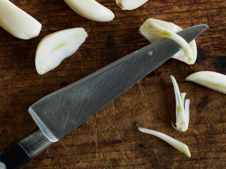 Tips & Tricks: Crushing Garlic