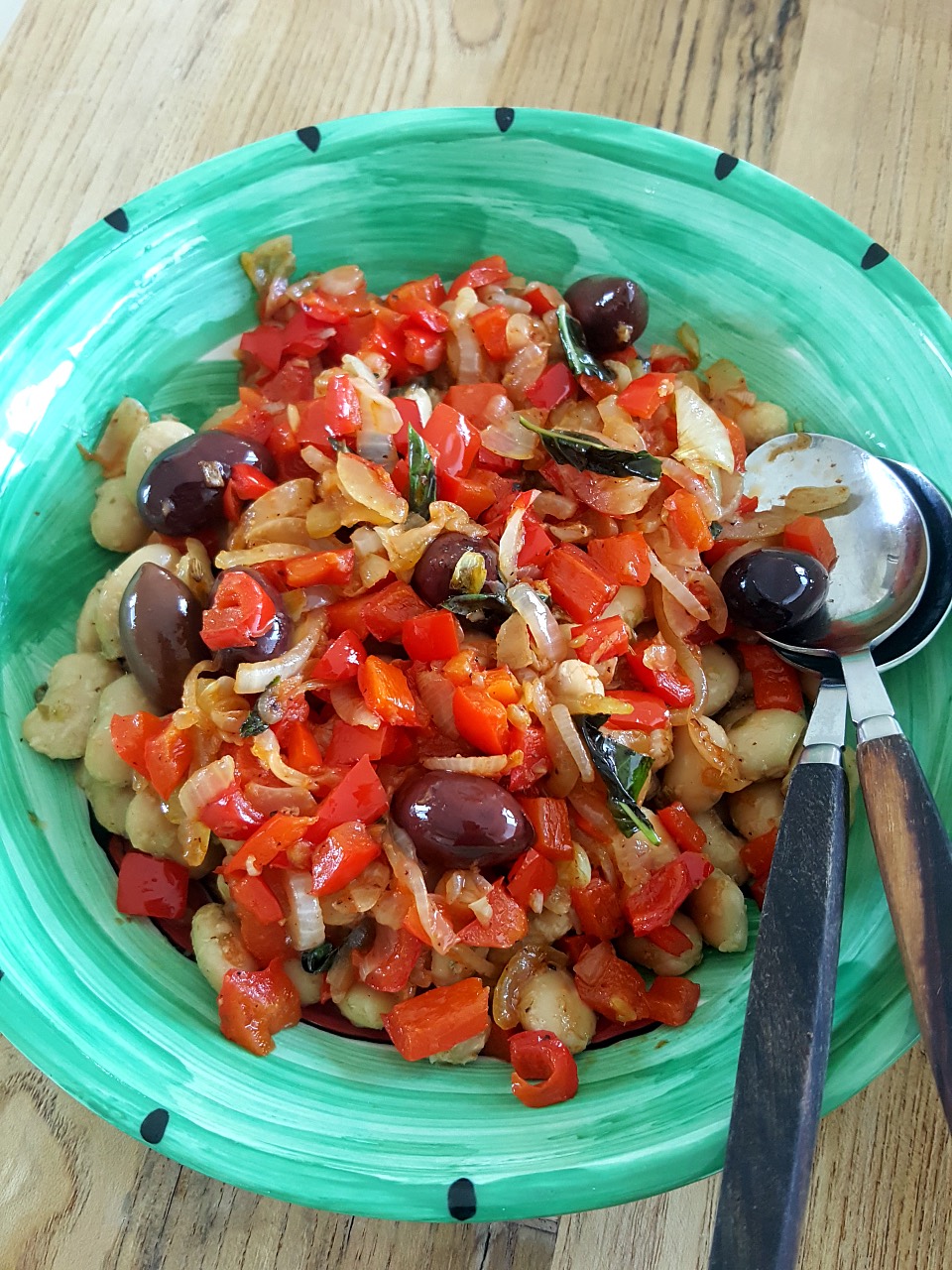 White Bean Salad with Red Pepper & Basil
